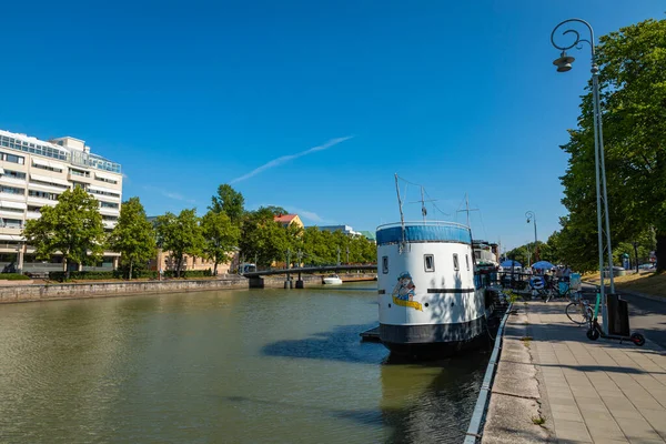 TURKU, FINLAND - AUGUST 02, 2019: View to the Aura river in Turk — Stock Photo, Image