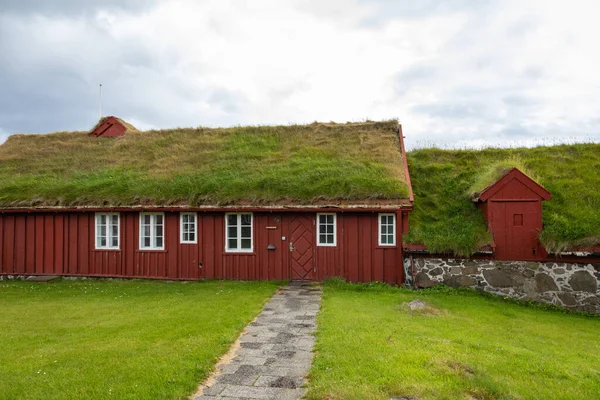 TORSHAVN, ILHAS DA FAROE - JULHO 05, 2019: Cidade velha da capital cit — Fotografia de Stock