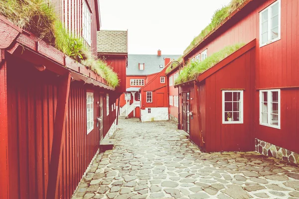 Torshavn, Feröer-szigetek - 2019. július 05.: Old town of capital cit — Stock Fotó