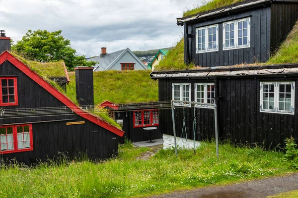 Torshavn, Faerské ostrovy - 5. července 2019: Staré město hlavního města — Stock fotografie