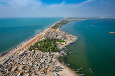 Djiffer balıkçı köyünün havadan görünüşü. Saloum Delta Ulusal