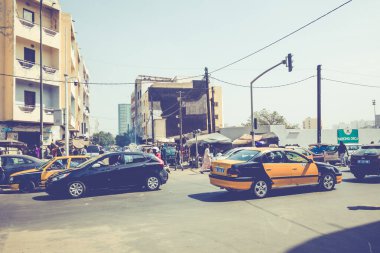 Dakar, Senegal - 11 Kasım 2019: Çalışan ve trafik