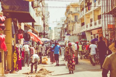 Dakar, Senegal - 11 Kasım 2019: Çalışan ve trafik
