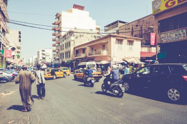 Dakar, Senegal - 11 Kasım 2019: Çalışan ve trafik