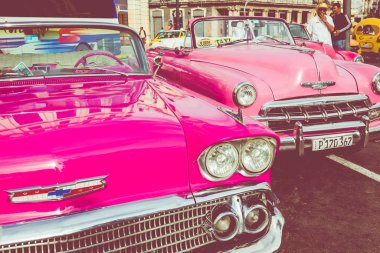 Havana, Küba - 21 Aralık 2019: Klasik Amerikan Renkli