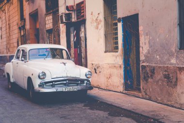 Havana, Küba - 10 Aralık 2019: Klasik Amerikan Renkli