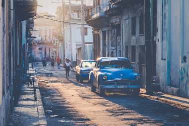 Havana, Küba - 10 Aralık 2019: Klasik Amerikan Renkli
