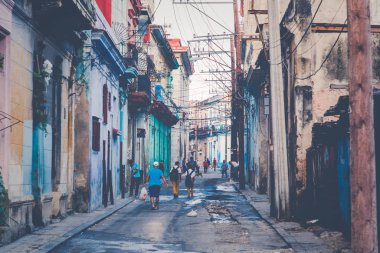 Havana, Küba - 10 Aralık 2019: Klasik Amerikan Renkli