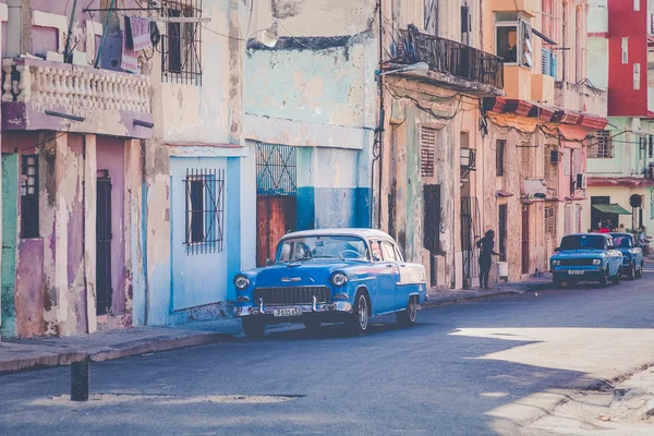 LA HABANA, CUBA - 10 DE DICIEMBRE DE 2019: Clásico americano de color vintage — Foto de Stock