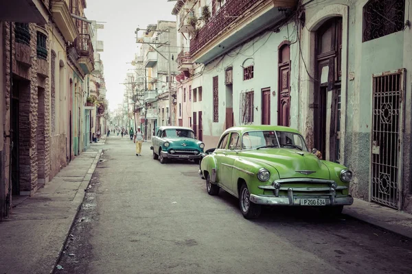HAVANA, CUBA - DEZEMBRO 10, 2019: Vintage colorido clássico américo Fotografia De Stock