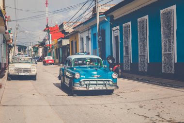Trinidad, Küba - 16 Aralık 2019: Renkli evler ve mahsuller 