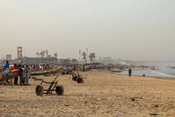 Traditional painted wooden fishing boat in Kayar, Senegal. West — ストック写真