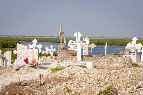 JOAL-FADIOUTH, SENEGAL - NOVEMBER15, 2019: Cemitério em Joal-Fadi — Fotografia de Stock