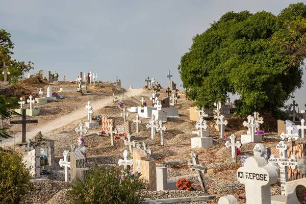 ДЖОАЛ-ФАДИУТ, СЕНЕГАЛИЯ - 15 ноября 2019 года: Кладбище в Джоаль-Фади — стоковое фото