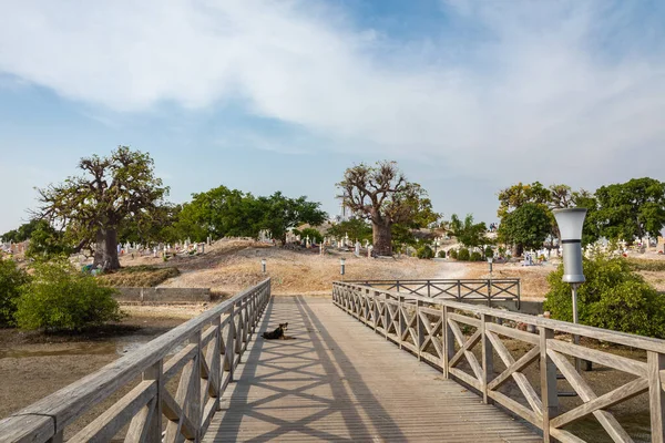 Joal-Fadiouth, Senegal - 15 november 2019: Kyrkogård vid Joal-Fadi — Stockfoto