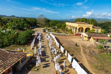 Küba 'daki Valle de los Ingenios (Vadi şeker fabrikaları), ünlü bir tou.