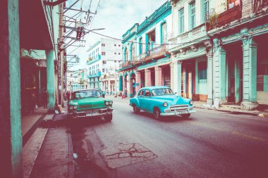 Havana, Küba - 10 Aralık 2019: Klasik Amerikan Renkli