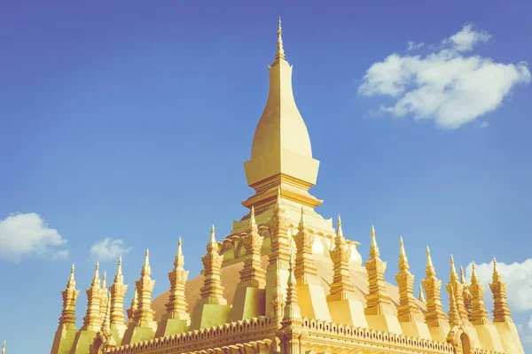 The Golden Pagoda in Vientiane in Laos. Pha That Luang temple. — Stok fotoğraf