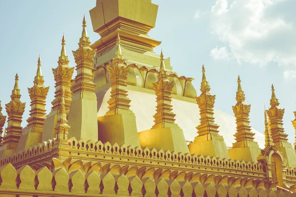 The Golden Pagoda in Vientiane in Laos. Pha That Luang temple. — Stok fotoğraf