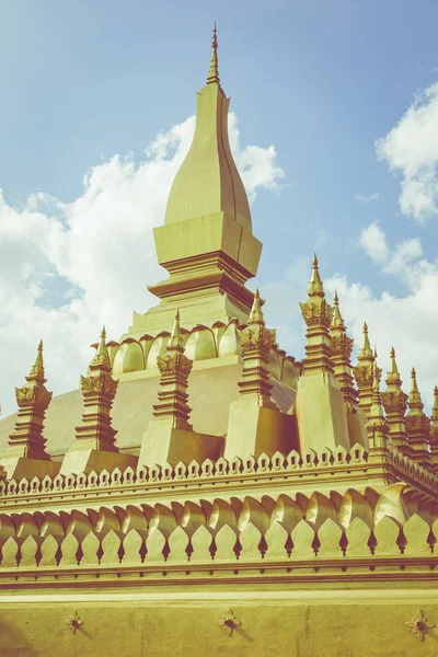 The Golden Pagoda in Vientiane in Laos. Pha That Luang temple. — Stok fotoğraf