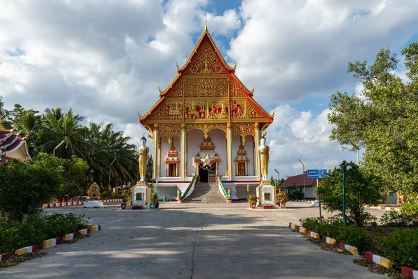 VIENTIANE, LAOS - 17 ОКТЯБРЯ 2019 года: Храм Пха Тхэ Луанг в Лаосе — стоковое фото