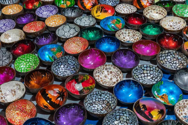 Souvenir colourfully lacquer bowls on the market at Luang Praban — Stockfoto