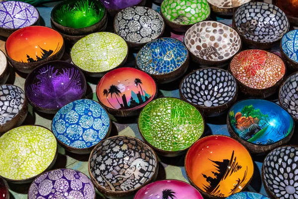 Souvenir colourfully lacquer bowls on the market at Luang Praban — Stockfoto
