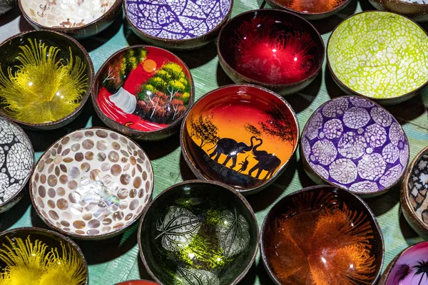 Souvenir colourfully lacquer bowls on the market at Luang Praban — Stock Photo, Image
