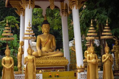 Wat Sisaket Tapınağı Vientiane şehrinde Eski mimari ve Buda