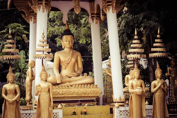Wat Sisaket Temple i Vientiane Gamla arkitektur och buddha — Stockfoto