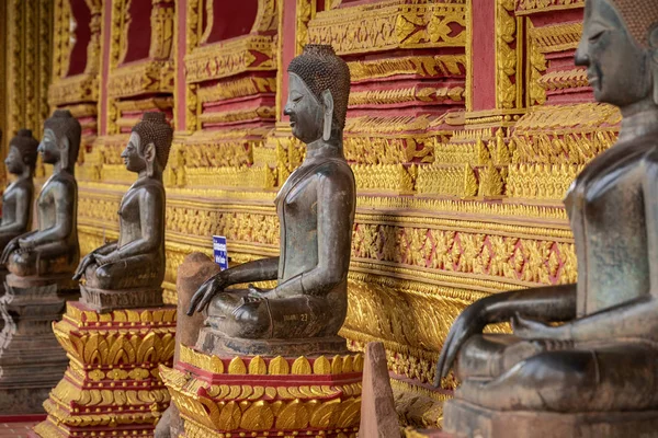 A Arquitetura e a Imagem do Buda Antigo e o Detalhe da Escultura — Fotografia de Stock