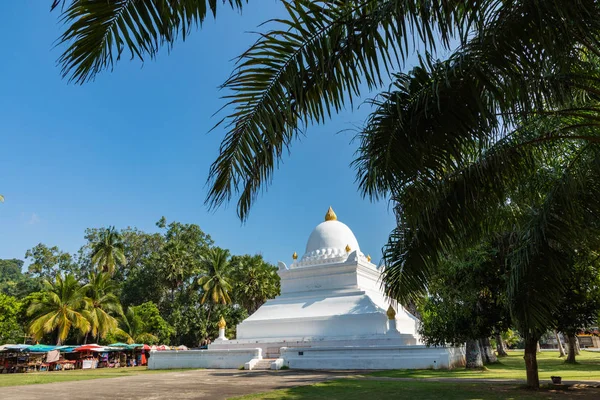 Att Makmo, Wat wisunarat är ett av de äldsta buddhistiska templen — Stockfoto
