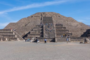 Meksika 'nın Teotihuacan şehrindeki piramitler..