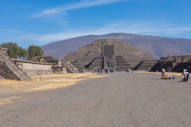 Meksika 'nın Teotihuacan şehrindeki piramitler..