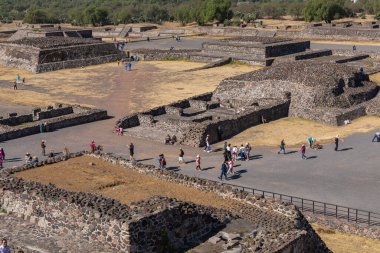 Meksika 'nın Teotihuacan şehrindeki piramitler..