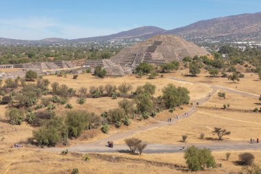 Meksika 'nın Teotihuacan şehrindeki piramitler..