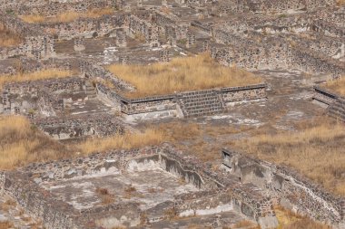 Meksika 'nın Teotihuacan şehrindeki piramitler..