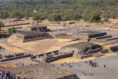 Meksika 'nın Teotihuacan şehrindeki piramitler..