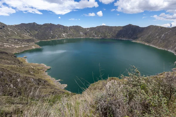 Jezioro Quilotoa Panorama Turkusowej Laguny Krateru Wulkanicznego Quilotoa Pobliżu Quito — Zdjęcie stockowe