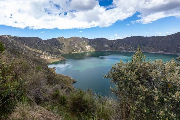 Jezioro Quilotoa Panorama Turkusowej Laguny Krateru Wulkanicznego Quilotoa Pobliżu Quito — Zdjęcie stockowe