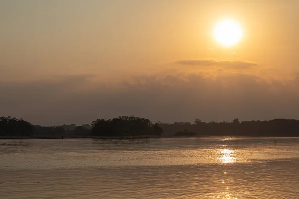 Atardecer Selva Amazónica Durante Viaje Barco Con Reflejo Los Árboles —  Fotos de Stock