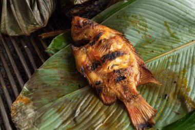 Puerto Francisco de Orellana 'daki yerel gıda pazarında geleneksel balık. Ekvador 'da. Amzaon.