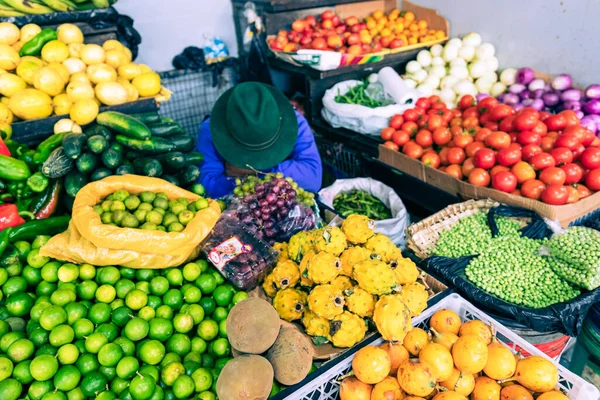 Marché Alimentaire Traditionnel Équatorien Vendant Des Produits Agricoles Autres Produits — Photo