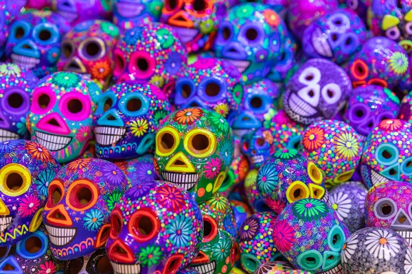 Calaveras Coloridas Decoradas Símbolo Muerte Cerámica Mercado Día Muertos México —  Fotos de Stock