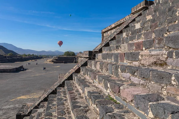 メキシコのTeotihuacanの古代都市のピラミッド — ストック写真