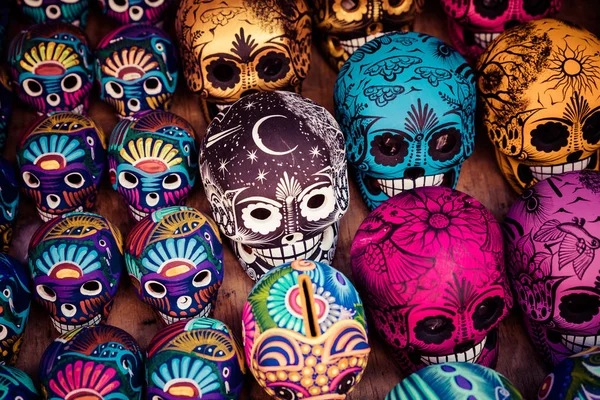 Zdobené Barevné Lebky Keramika Smrt Symbol Trhu Den Mrtvých Mexiko — Stock fotografie