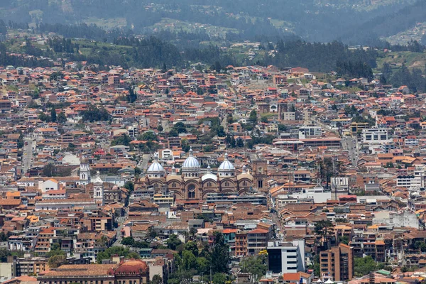 Ekvador Cuenca Şehrinin Manzarası Güneşli Yaz Günlerinde Birçok Kilise Var — Stok fotoğraf