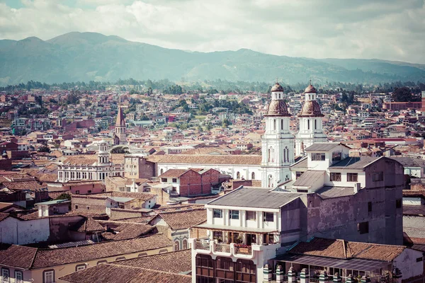 Vista Cidade Cuenca Equador Com Muitas Igrejas Dia Ensolarado Verão — Fotografia de Stock