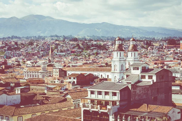 Uitzicht Stad Cuenca Ecuador Met Zijn Vele Kerken Zonnige Zomerdag — Stockfoto