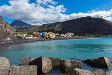 La Palma, Kanarya Adası, İspanya 'da siyah lav kumu olan Tazacorte plajı.
